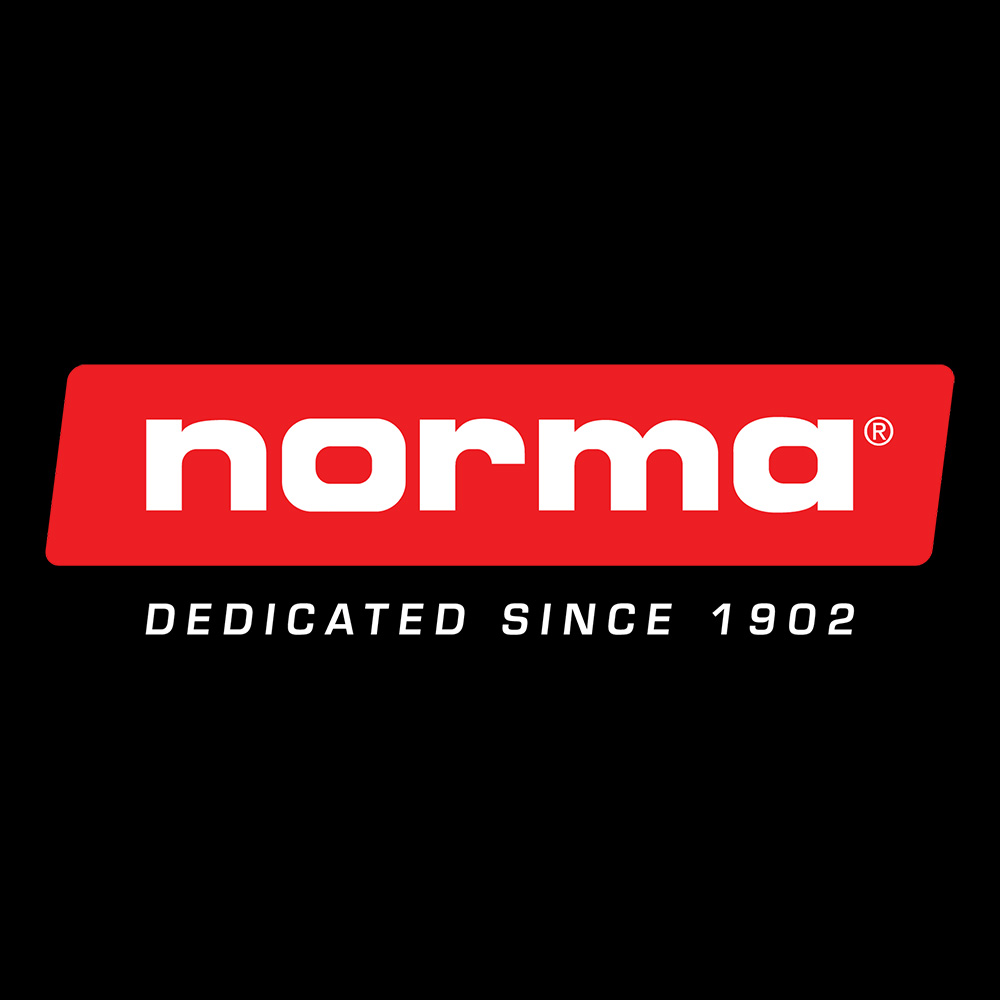 Rotes Logo von "norma" mit Schriftzug "DEDICATED SINCE 1902" auf schwarzem Hintergrund.